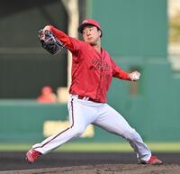 　力投する先発の佐藤柳（撮影・西田忠信）