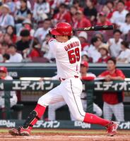 　３回、右前打を放つ大盛（撮影・市尻達拡）