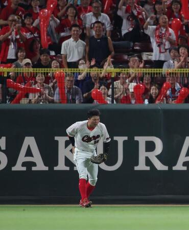 【動画】前夜の大盛 まさに神プレー!後ろ向きで鮮やかにキャッチ スタンド大興奮