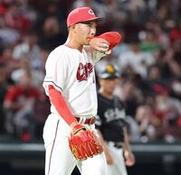 　９回、失点を重ね、厳しい非常の長谷部（撮影・市尻達拡）