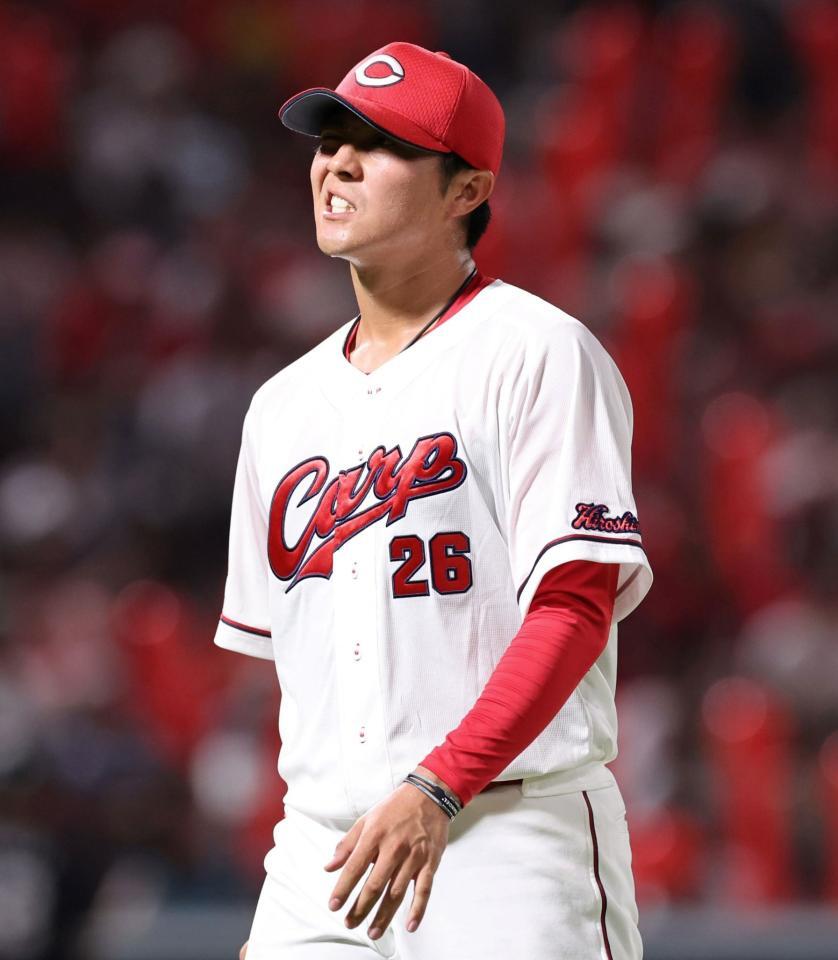 　７回、３失点し表情を曇らせる益田（撮影・市尻達拡）