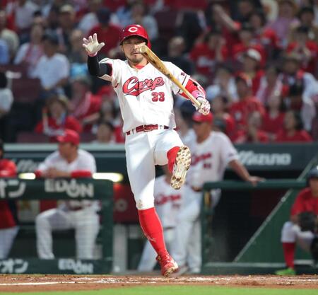 　４回、菊池は空振り三振に倒れる（撮影・坂部計介）