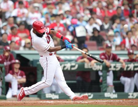広島・ファビアンが来日初の２打席連発