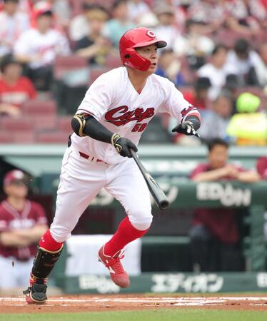 　１回、大盛は右越えに本塁打を放つ（撮影・坂部計介）