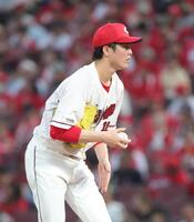 　４回、楽天に先制を許し、マウンドでガックリの森下（撮影・坂部計介）