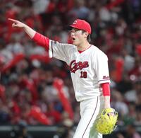 　７回、外野に指示を出す森下（撮影・坂部計介）