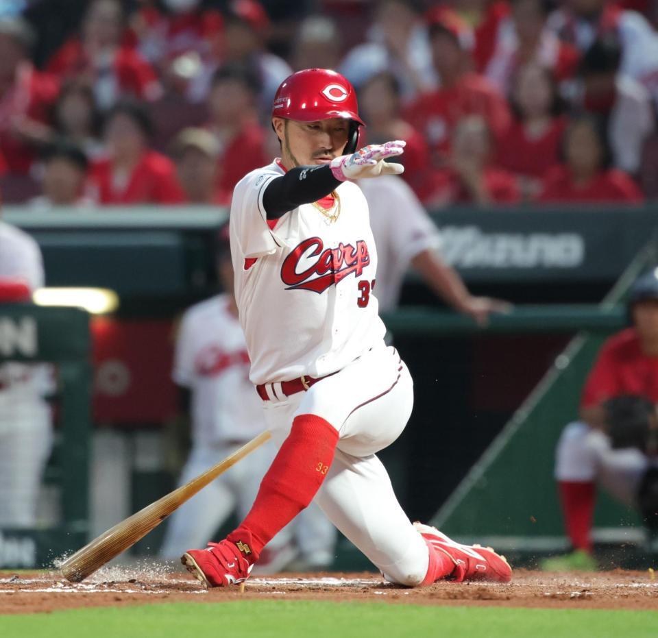 　４回、菊池は空振り三振に倒れる（撮影・坂部計介）