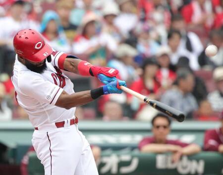 　２回、８号２ランを放つファビアン