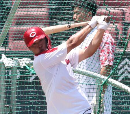 　打撃練習をする久保（撮影・市尻達拡）