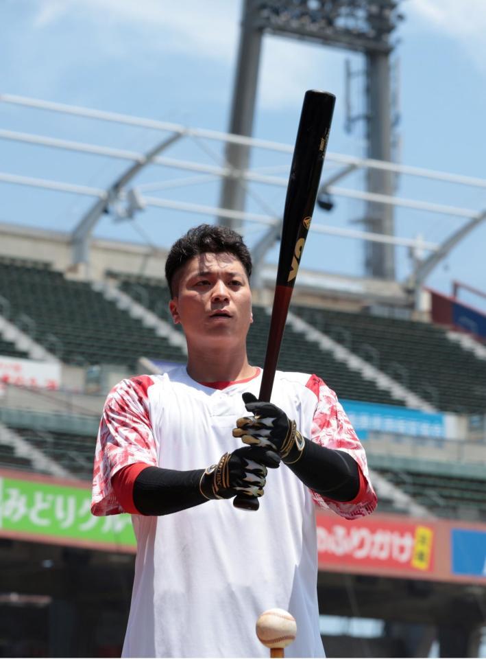 　打撃練習をする大盛（撮影・市尻達拡）