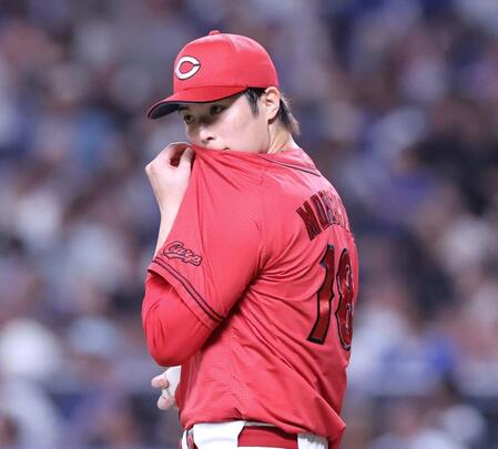 　３回、佐藤に右前タイムリーを許し、汗をぬぐう森下（撮影・市尻達拡）