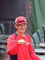 　練習を終え、笑顔を見せる矢野（撮影・市尻達拡）