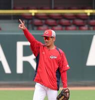 　ショートでノックを受ける矢野（撮影・市尻達拡）