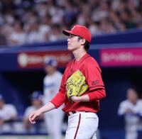 　３回、佐藤の右前タイムリーで失点し、マウンドに戻る森下（撮影・市尻達拡）