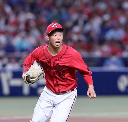 　２回、宇佐見の一ゴロに、マウンドを駆け降りる玉村（撮影・市尻達拡）