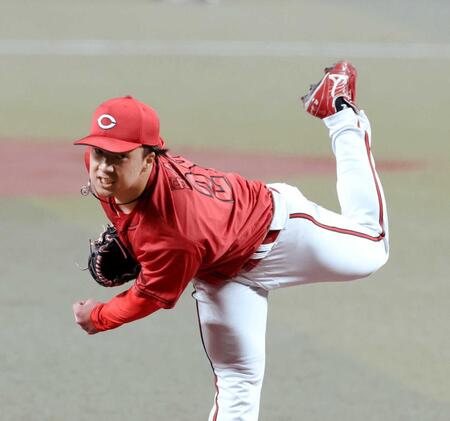 　先発し、力投する佐藤柳