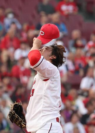 　１回、山田に右越えタイムリー二塁打を浴び、天を仰ぐ（撮影・市尻達拡）