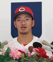 　球宴初出場の喜びを語る矢野（撮影・市尻達拡）