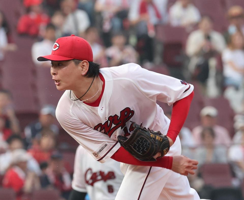 　先発し、力投する大瀬良（撮影・市尻達拡）