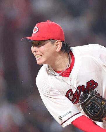 　７回、歯を食いしばって力投する大瀬良（撮影・市尻達拡）