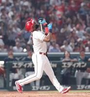 　５回、捕邪飛に終わるファビアン（撮影・市尻達拡）