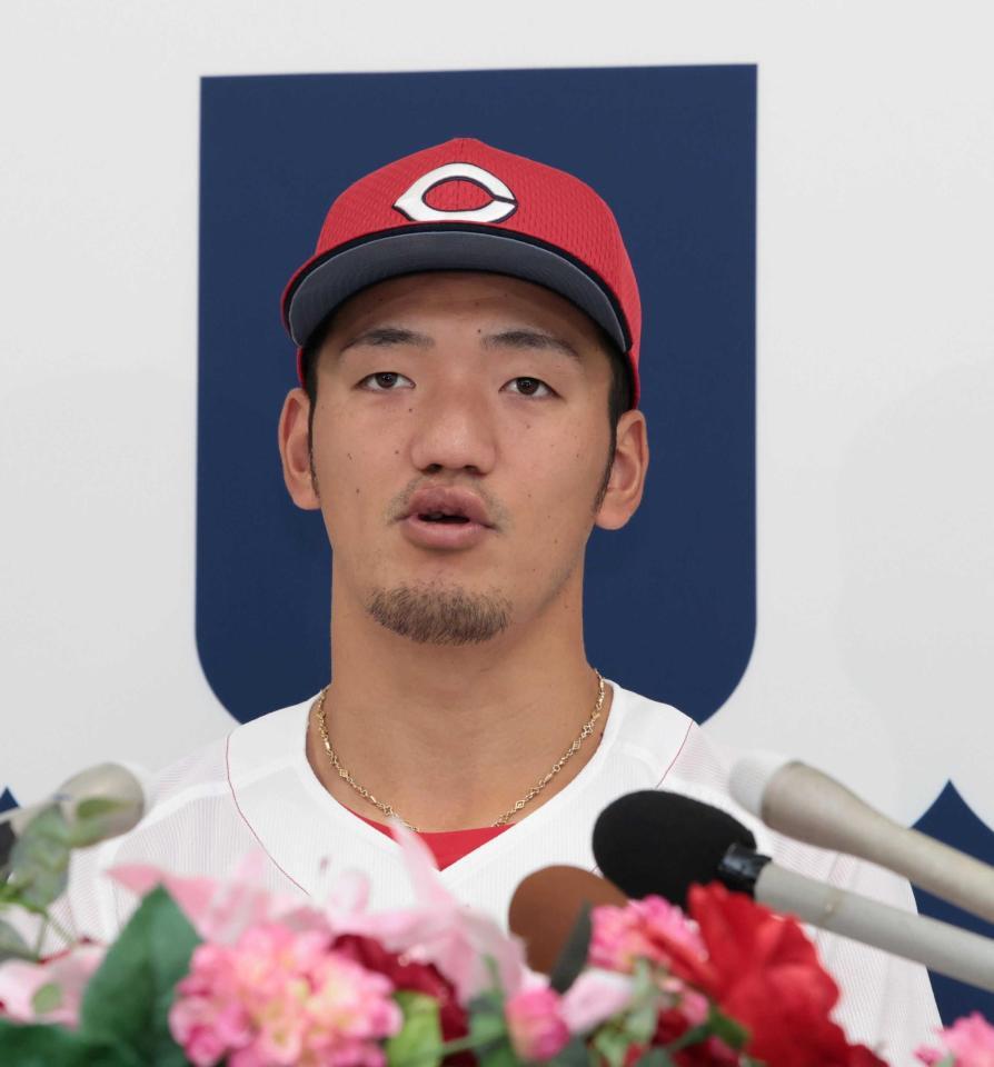 　球宴に、選手間投票でも選出され、意気込みを語る矢野（撮影・市尻達拡）