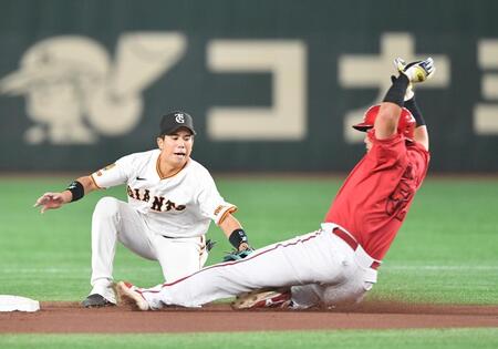 　３回、二盗を試みるがタッチアウトとなる未包（右）。二塁手・門脇（撮影・開出牧）