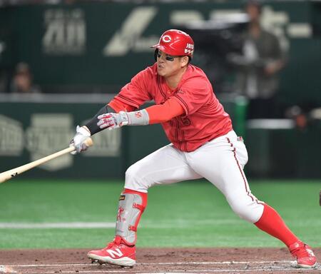 　３回、遊飛に倒れた小園（撮影・開出牧）