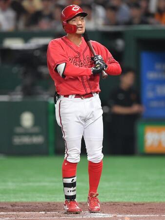 　２回、見逃し三振に倒れ悔しがる矢野（撮影・開出牧）