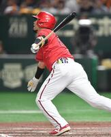 　７回、遊飛に倒れた未包（撮影・開出牧）