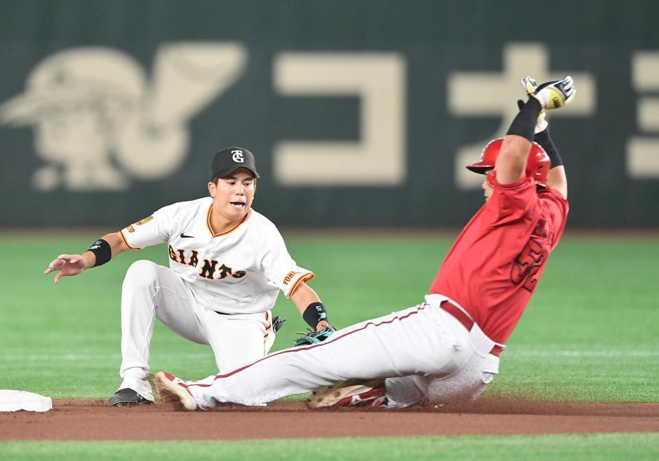 　３回、二盗を試みるがタッチアウトとなる未包（右）。二塁手・門脇（撮影・開出牧）