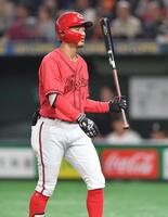 　４回、見逃し三振に倒れ悔しさをにじませる矢野（撮影・開出牧）