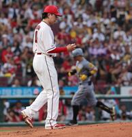 　２回、佐藤輝に右越えソロを許す大瀬良（撮影・市尻達拡）