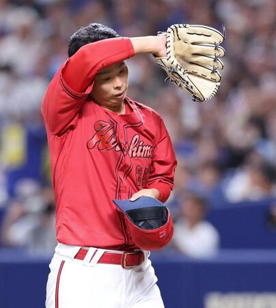 　３回、追加点を与え、汗をぬぐう玉村（撮影・市尻達拡）