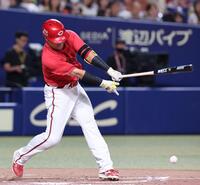 　９回で、三ゴロに倒れる末包（撮影・市尻達拡）