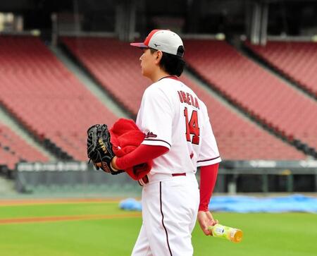 　グラウンドを後にする大瀬良（撮影・畠山賢大）