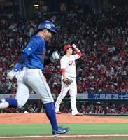 　８回、桑原に左越えソロを許す床田（撮影・市尻達拡）