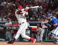 　９回、逆転機で空振り三振に倒れるモンテロ（撮影・市尻達拡）