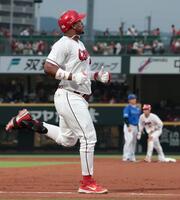 　２回、遊ゴロ併殺打に倒れるモンテロ（撮影・市尻達拡）