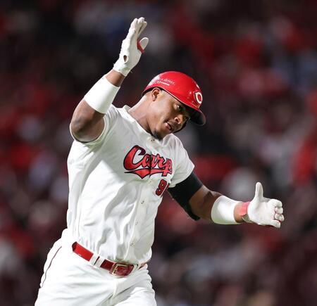 【写真】中断も何のその　１時間43分後の１打席目でモンテロが２戦連続弾