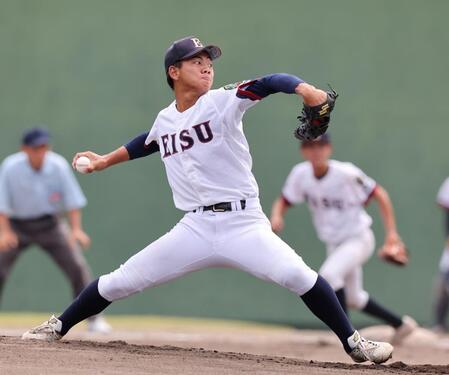 　広島商戦に先発し力投する、プロ注目の英数学館エース・藤本勇太（撮影・市尻達拡）