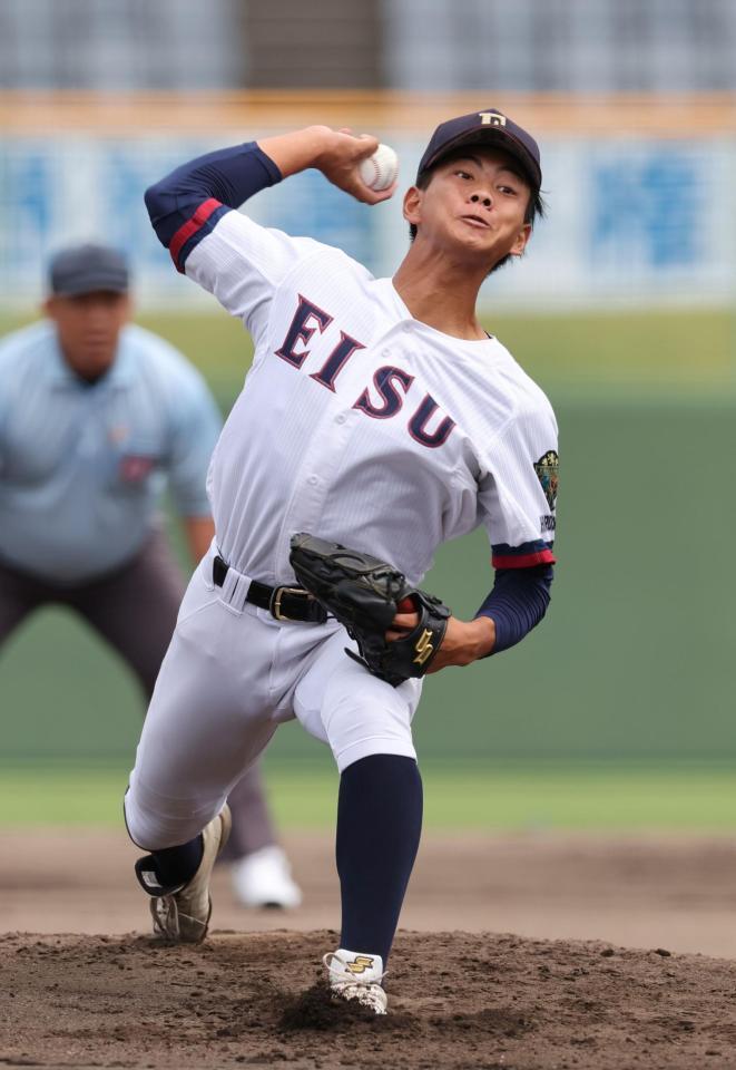 広島商戦に先発し力投する、プロ注目の英数学館エース・藤本勇太（撮影・市尻達拡）