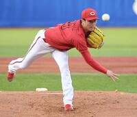 　ヤクルト打線に立ち向かう森下（撮影・佐藤厚）