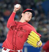 　ヤクルト打線に立ち向かう森下（撮影・佐藤厚）