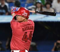 　６回、林はバックスクリーンにソロを放つ（撮影・佐藤厚）