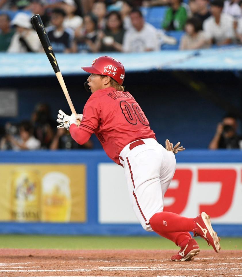 　２回、羽月は中前適時打を放つ（撮影・佐藤厚）