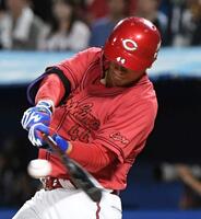 　５回、林は左越えに２試合連続の２号３ランを放つ（撮影・佐藤厚）