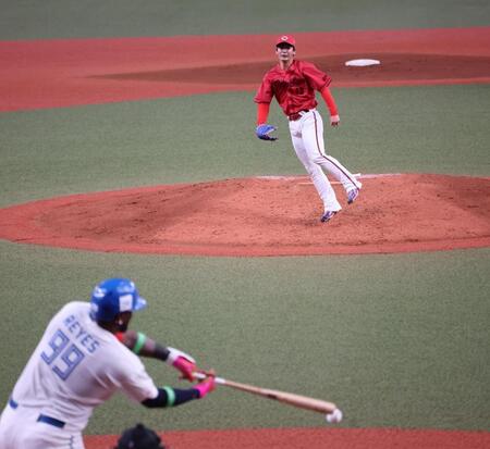 　５回、レイエスを三振に仕留める森浦（撮影・田中太一）