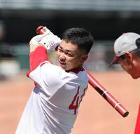 　打撃練習をする林（撮影・市尻達拡）