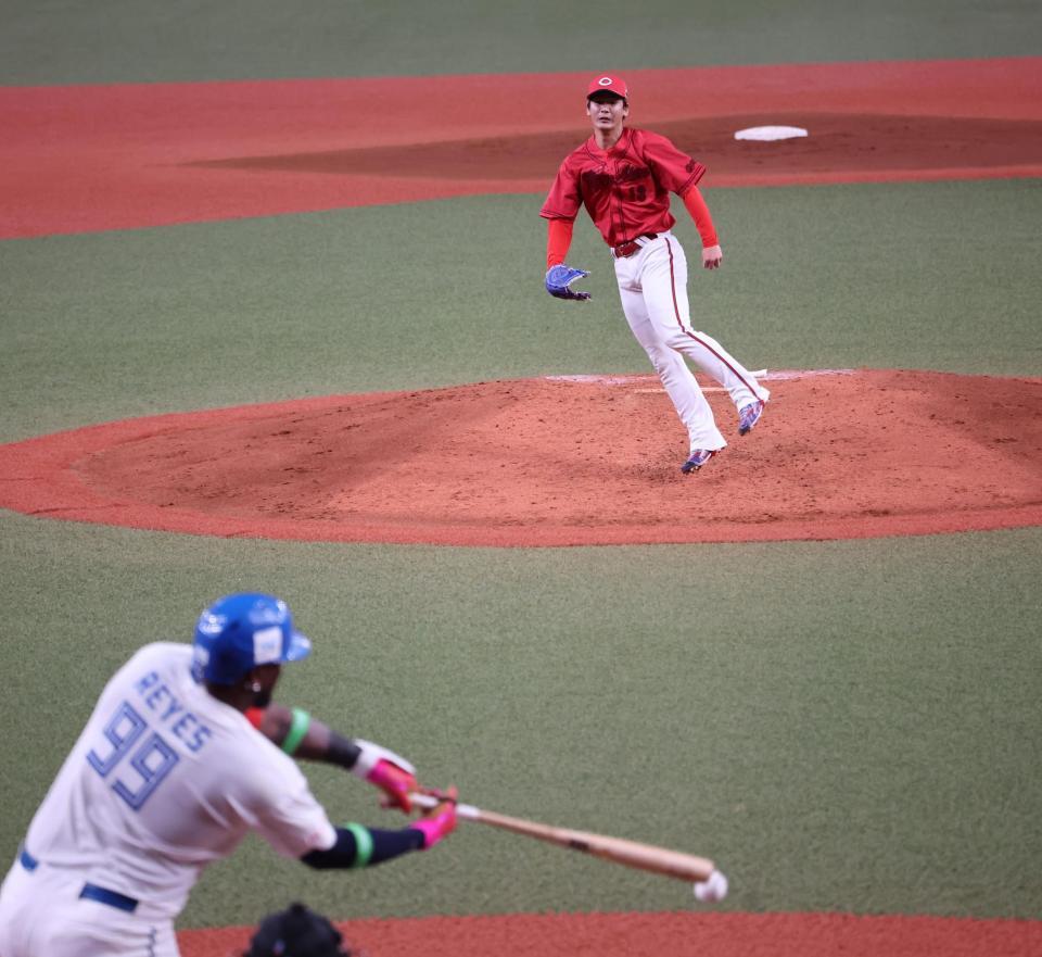 　５回、レイエスを三振に仕留める森浦（撮影・田中太一）